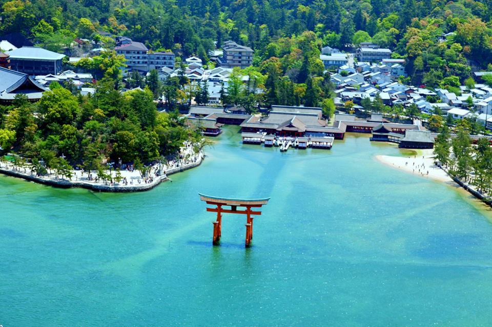 ศาลเจ้าลอยน้ำ Itsukushima Shrine หนึ่งในมรดกโลก